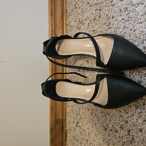 Black Pointed Toe Heels with Ankle Straps - Picture 1 of 3